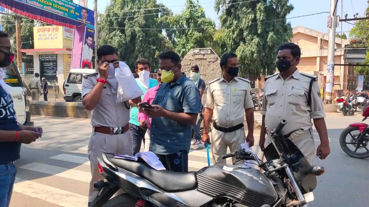 nalanda police checking motercycle